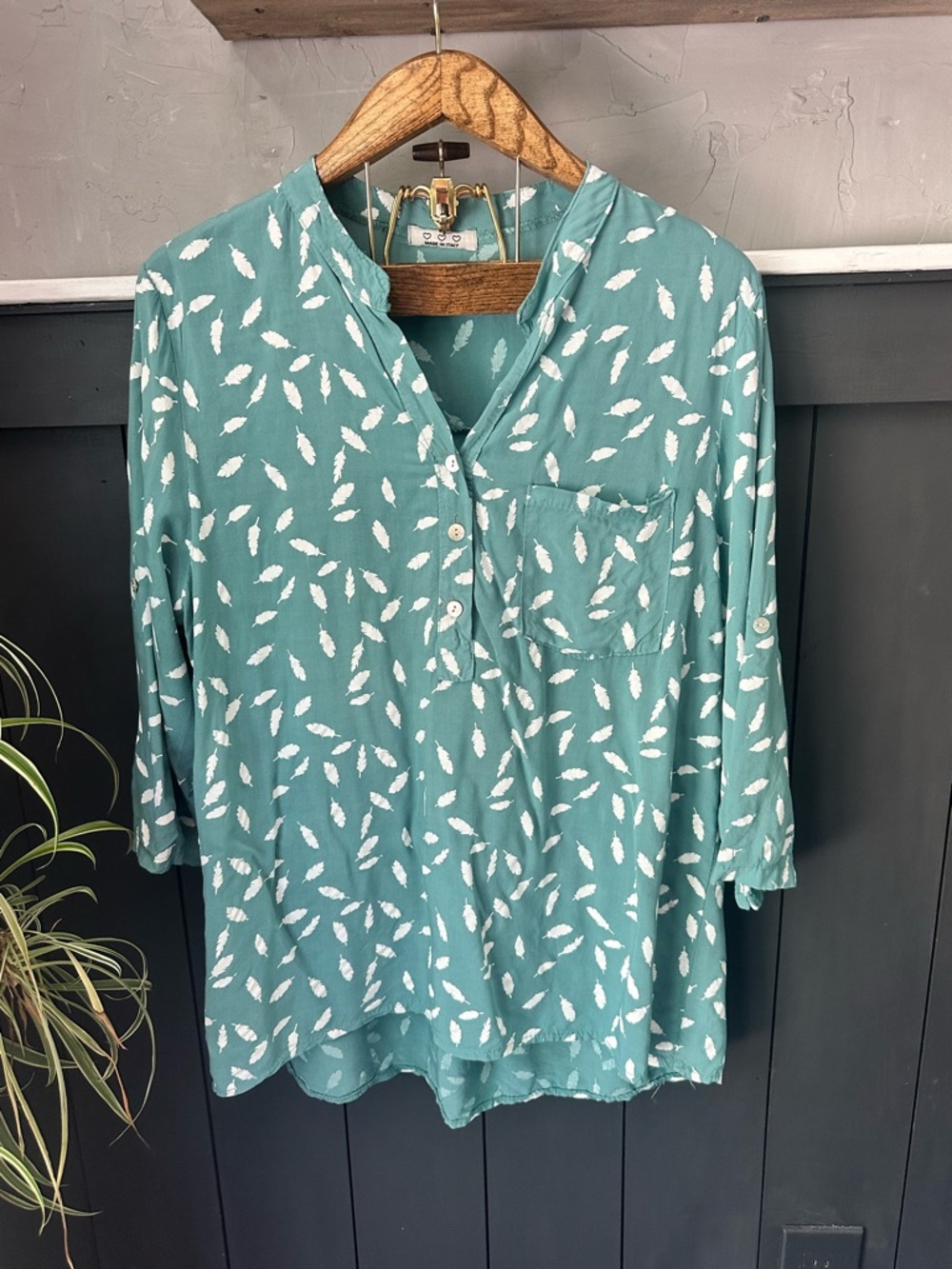 Made in Italy Teal Feather Print Top Size 1X Lightweight Quarter Button Blouse